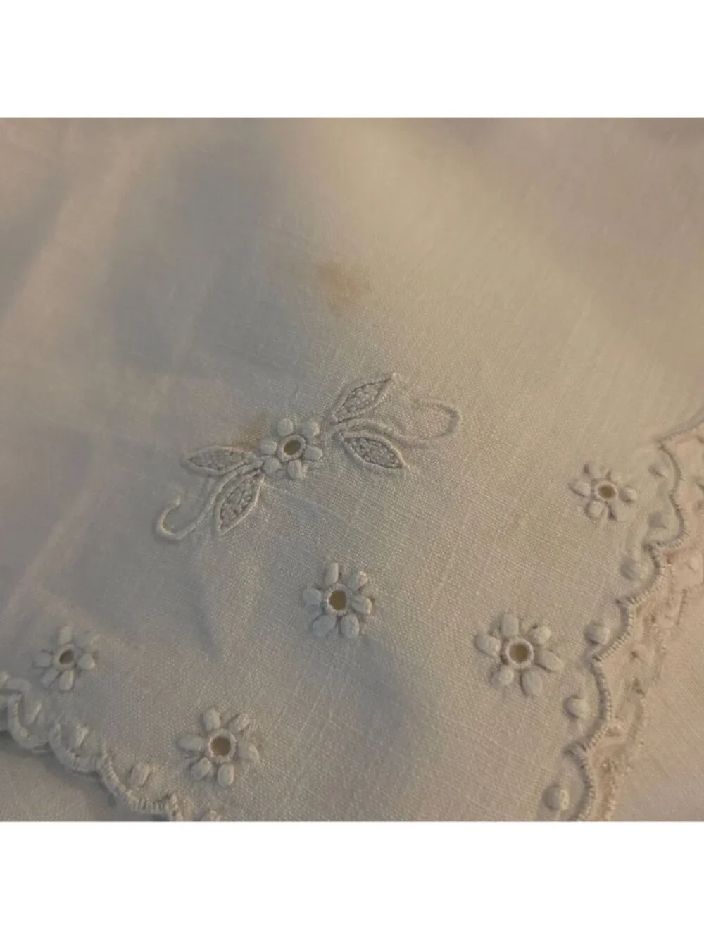 Vintage Ivory Linen Oval Embroidered Eyelet Placemats & Square Napkins Set Of 8